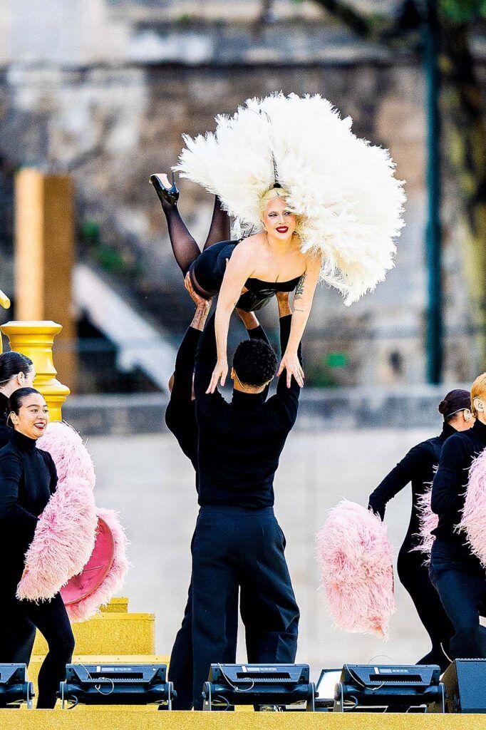 lady gaga nastupa na otvaranju  olimpijskih igara