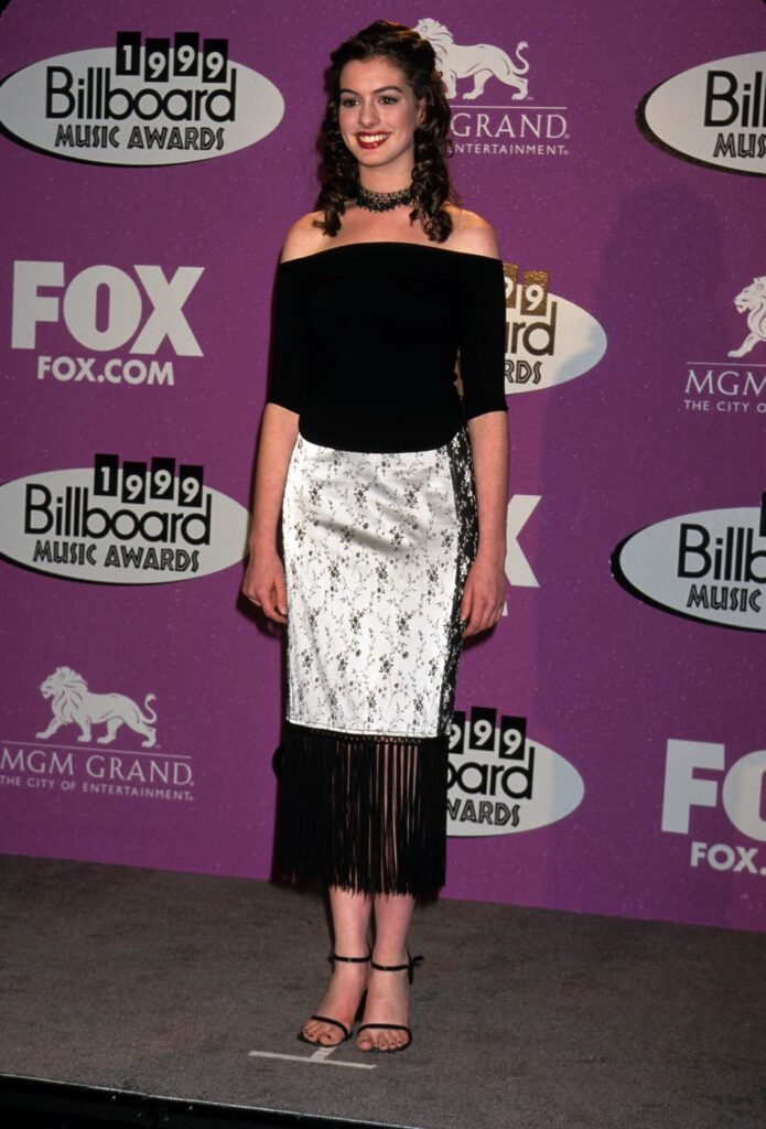 Evolucija stila Anne Hathaway
Billboard Music Awards, 1999.