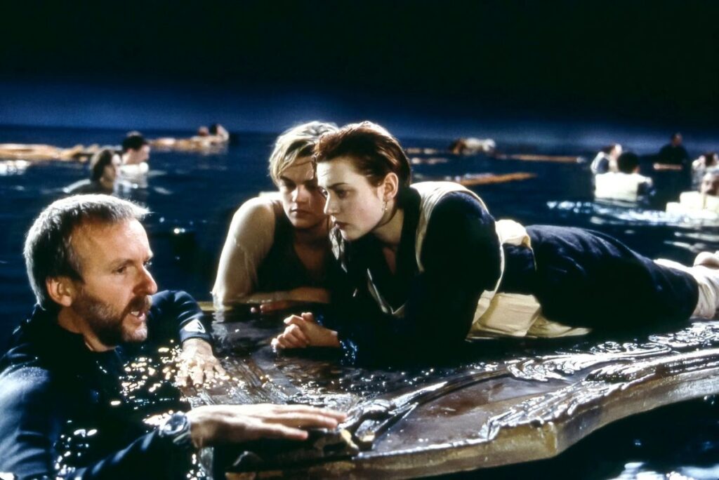  James Cameron, Leonardo DiCaprio  I Kate Winslet na setu filma Titanic (1997 )