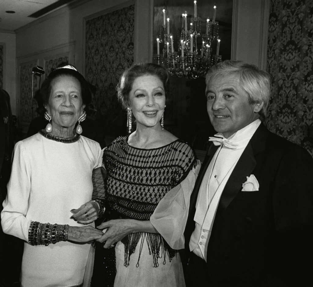 Diana Vreeland, Loretta Young i Fred Hayman na Gali u čast Dianae Vreeland 1983.