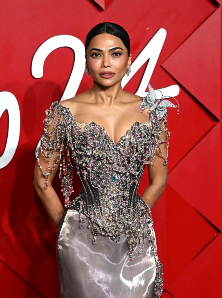 Mona Patel u Royal Albert Hall-u na Fashion Awards 2024. nosi vintage Christian Lacroix Haute Couture korset