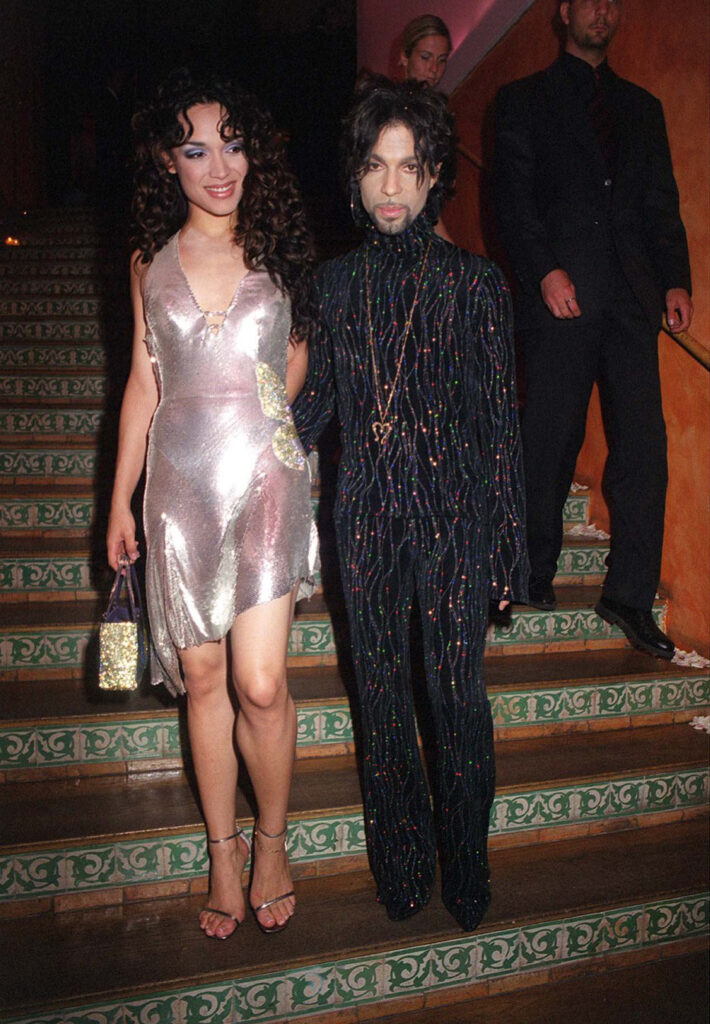 Kako je Gianni Versace spojio drevno i avangardno?
Prince i Mayte Soiree na Versace reviji 1990-ih