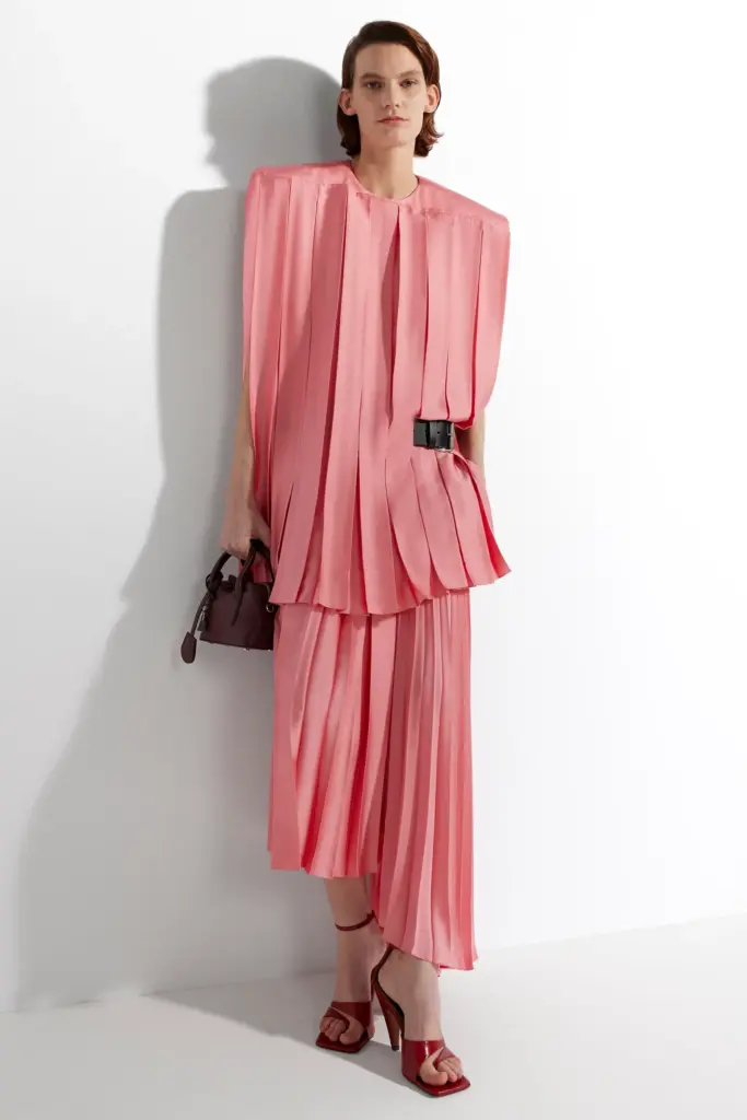 Najupečatljivije Pre-Fall 2025. kolekcije
Stella McCartney Pre-Fall 2025. 
dvodelni pink kostim