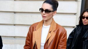 Kendall Jenner potvrđuje: Braon torbe od prevrnute kože su aksesoar godine