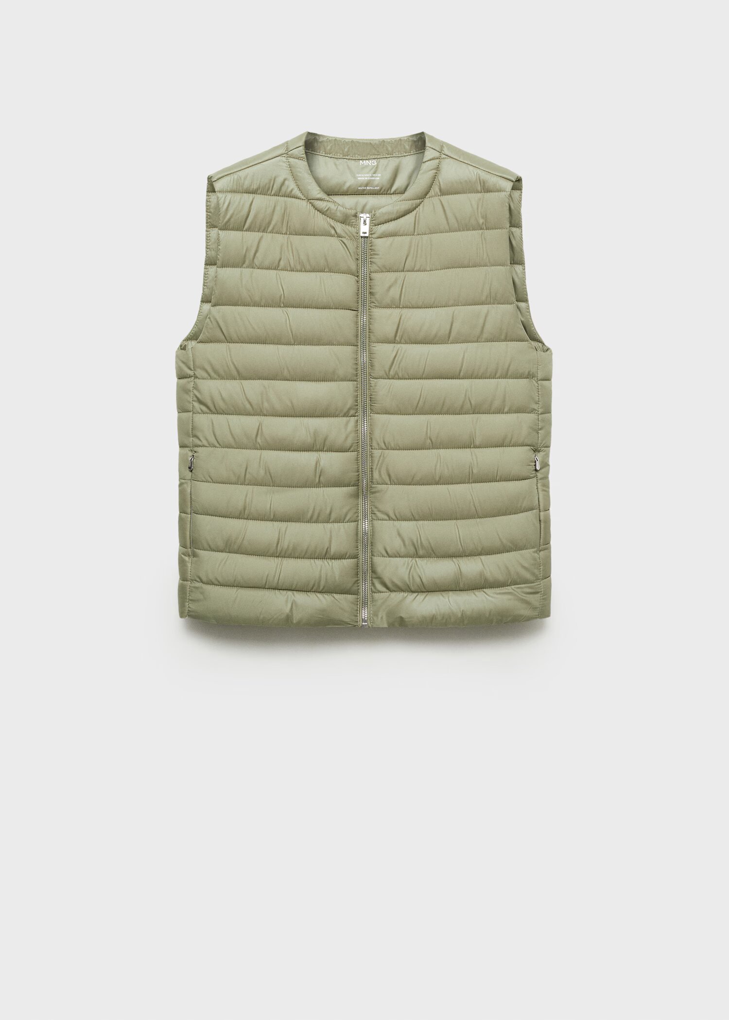 Puffer vests: Kako ih nositi i kombinovati za savršen zimski izgled!