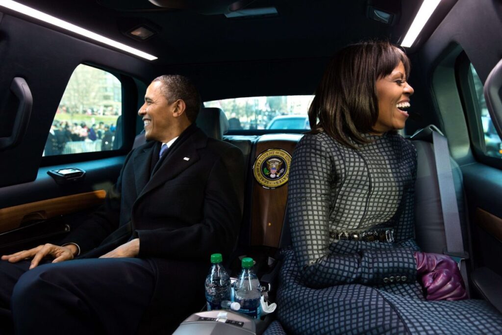 Na drugoj inauguraciji Baracka Obame, 21. januara 2013. godine, Michelle Obama nosila je kaput i haljinu u mornarsko plavoj svili sa kariranim dezenom, delo dizajnera Thoma Brownea.