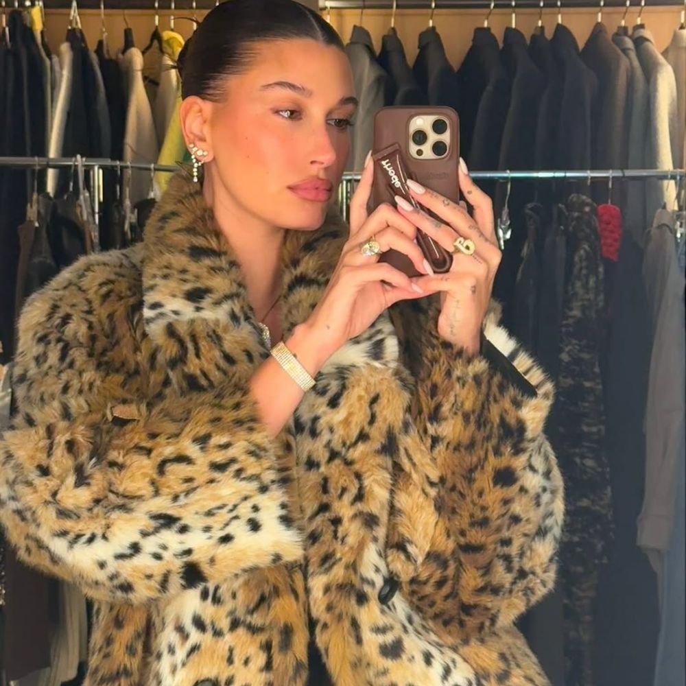 Hailey Bieber novi trend koji zasenjuje tenis narukvice