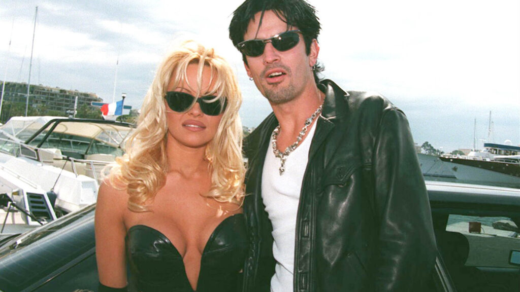 Pamela Anderson Evolucija stila seks simbola 90-ih
tommy lee i pamela anderson na filmskom festivalu u kanu
film barbwire