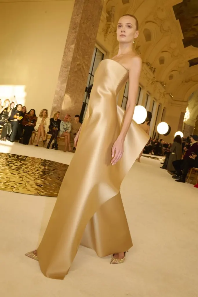 Schiaparelli Haute Couture kolekcija "Ikarus" proleće/leto 2025 visoka moda
Paris Haute Couture Fashion Week zvanično je počeo!