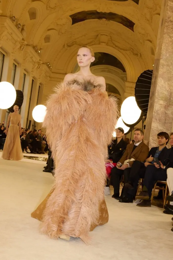 Schiaparelli Haute Couture kolekcija "Ikarus" proleće/leto 2025 visoka moda
Paris Haute Couture Fashion Week zvanično je počeo! alex consanni