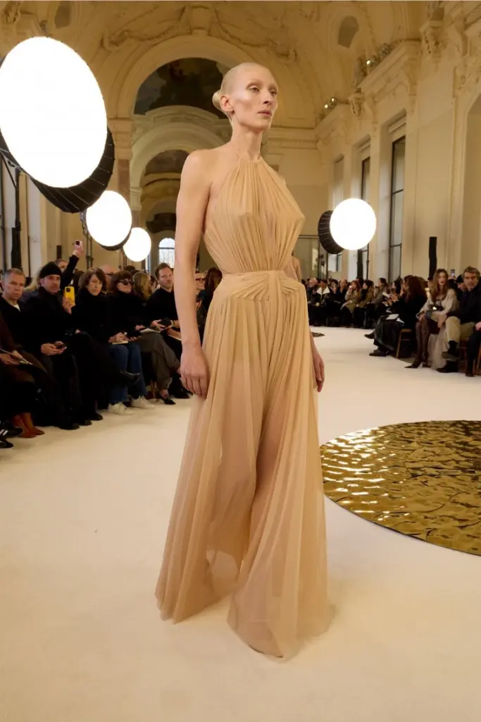 Schiaparelli Haute Couture kolekcija "Ikarus" proleće/leto 2025 visoka moda
Paris Haute Couture Fashion Week zvanično je počeo!