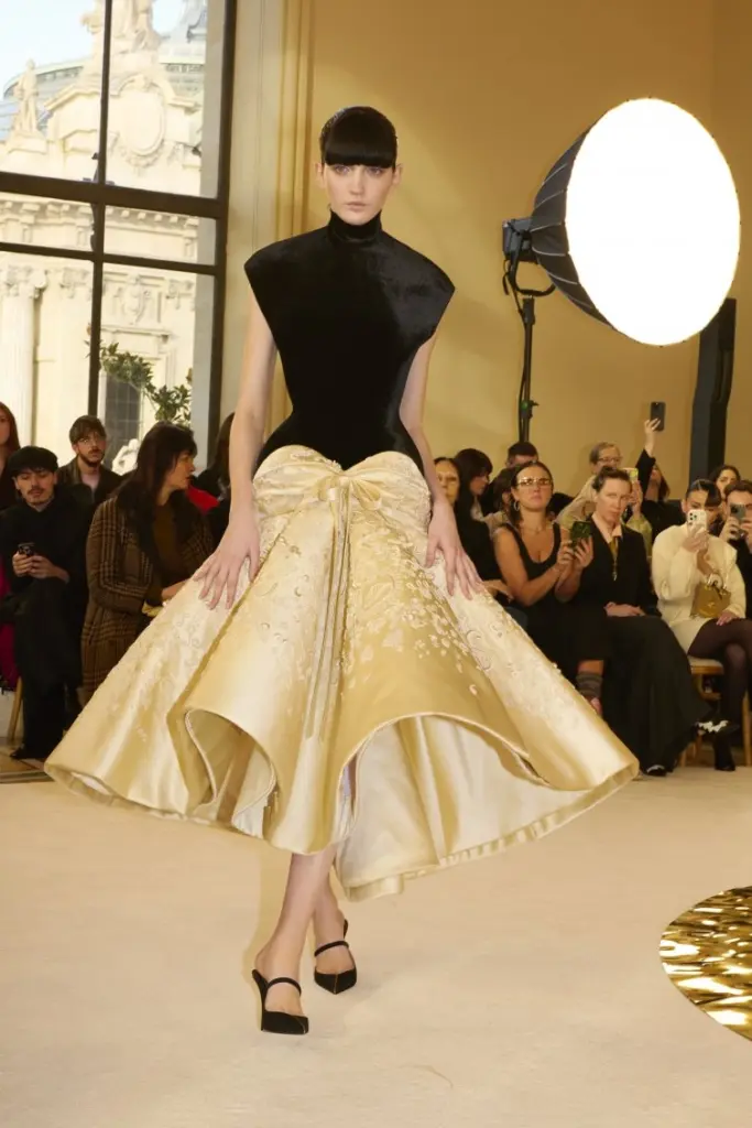 Schiaparelli Haute Couture kolekcija "Ikarus" proleće/leto 2025 visoka moda
Paris Haute Couture Fashion Week zvanično je počeo!