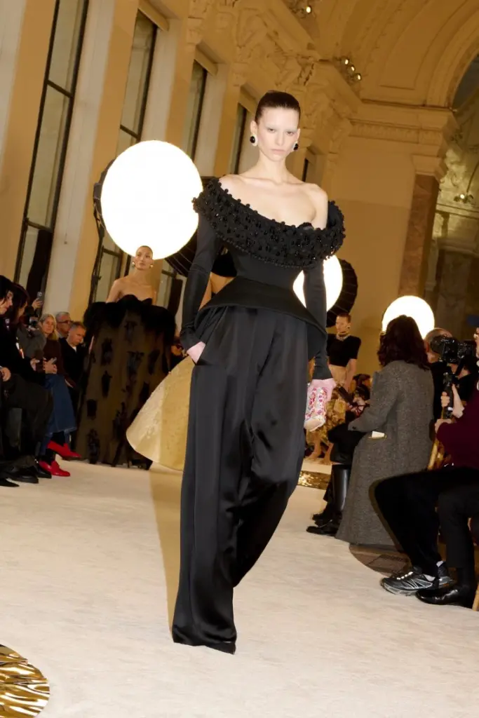 Schiaparelli Haute Couture kolekcija "Ikarus" proleće/leto 2025 visoka moda
Paris Haute Couture Fashion Week zvanično je počeo!