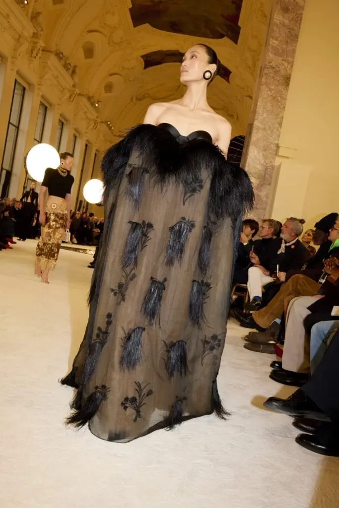 Schiaparelli Haute Couture kolekcija "Ikarus" proleće/leto 2025 visoka moda
Paris Haute Couture Fashion Week zvanično je počeo!