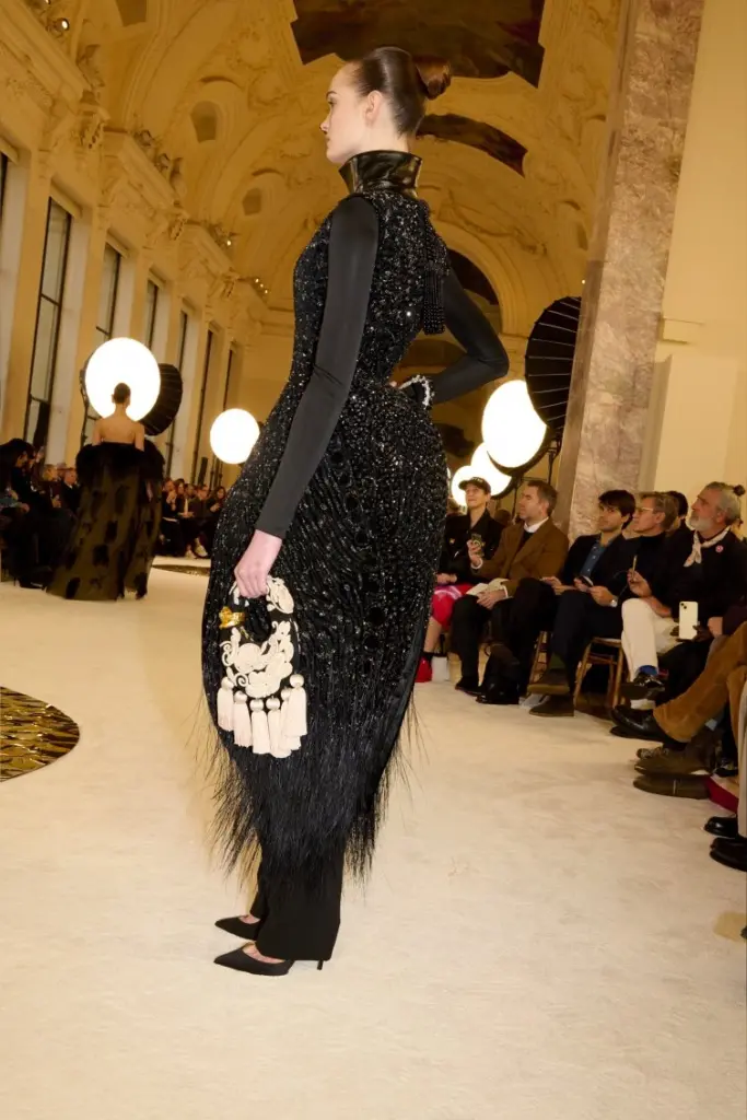 Schiaparelli Haute Couture kolekcija "Ikarus" proleće/leto 2025 visoka moda
Paris Haute Couture Fashion Week zvanično je počeo!