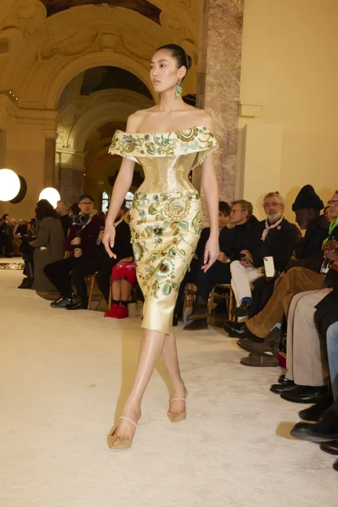 Schiaparelli Haute Couture kolekcija "Ikarus" proleće/leto 2025 visoka moda
Paris Haute Couture Fashion Week zvanično je počeo!