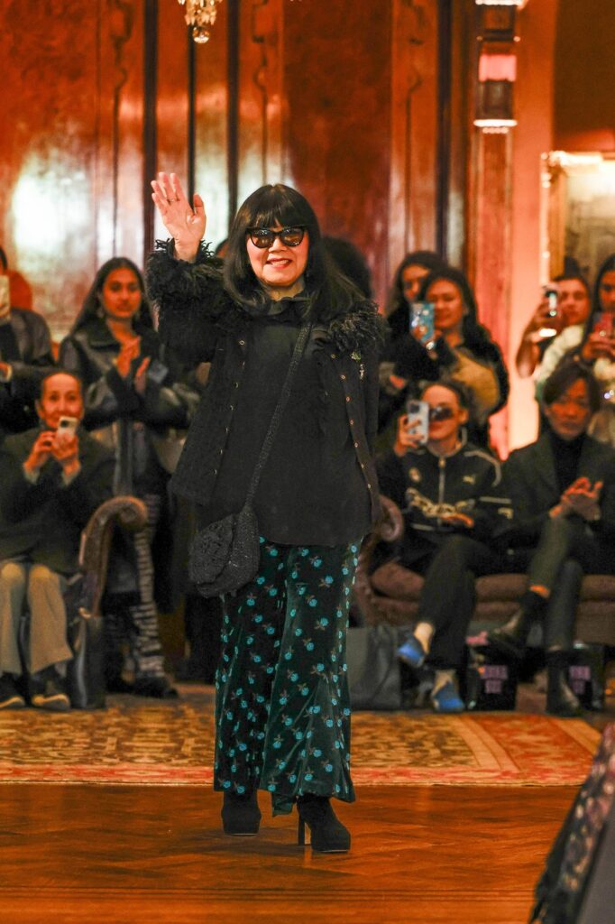 Najbolje modne revije na NYFW
anna sui kolekcija jesen  zima 2025
Dizajnerka Anna Sui