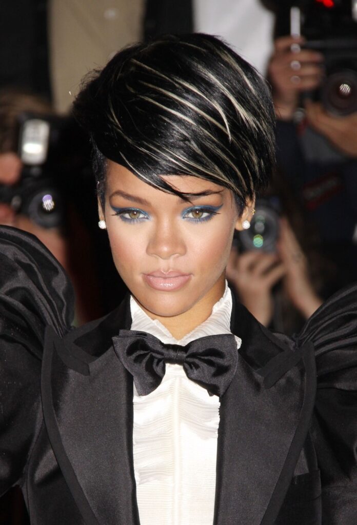 Rihanna: Modna ikona bez premca
evolucija stila Od karipskog šika do modne avangarde
met gala 2009 godine rihanna nosi saoint laurent smoking odelo