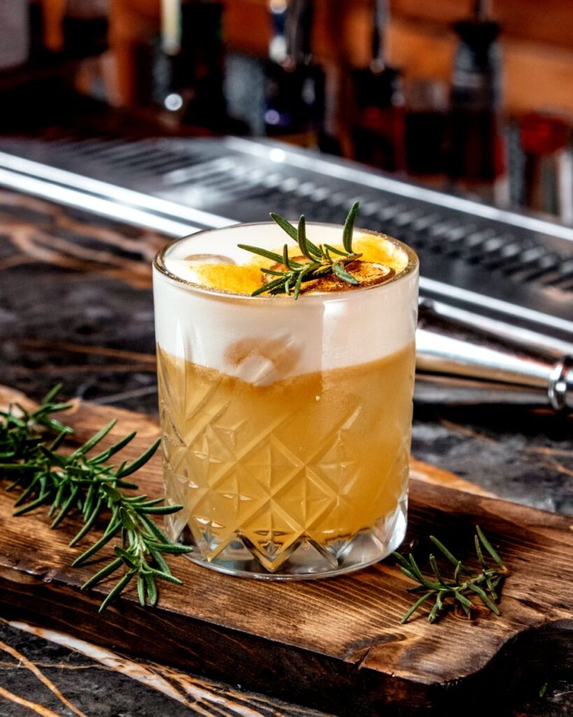 Astro mixology Pronađite svoj koktel po horoskopu ovan whiskey sour