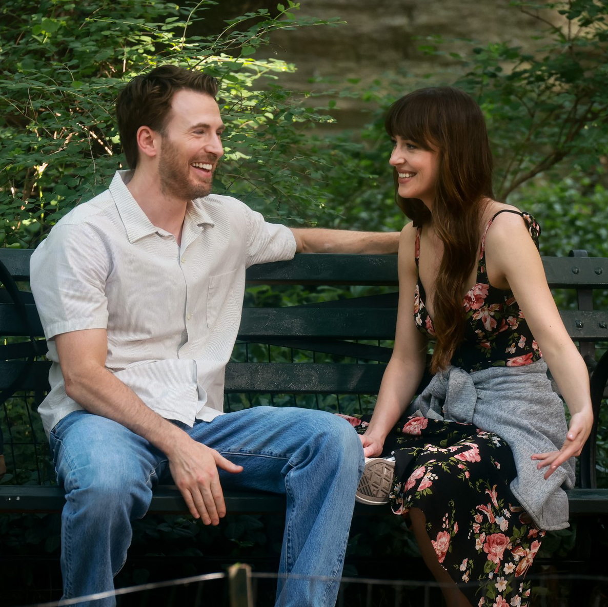 Dakota Johnson, Pedro Pascal i Chris Evans u filmu Materialists